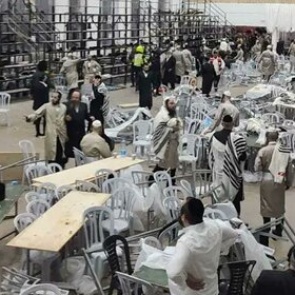 Один человек погиб и десятки пострадали при обрушении трибуны в Израиле