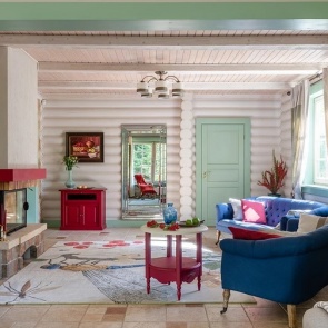 Как обновили деревянный сруб с помощью краски и новой мебели