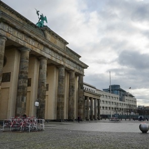 В Берлине неизвестный открыл стрельбу по прохожим