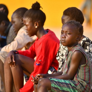 Больные раком дети вышли протестовать в Судане