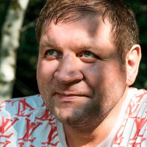 Александр Емельяненко рассказал о «набравшем много лишнего веса» Нурмагомедове