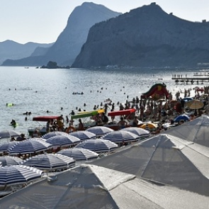 Россиянин раскритиковал «коричневый» цвет и «зловонный» запах моря в Крыму