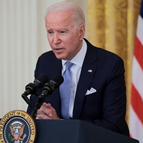 Байден допустил введение обязательной вакцинации от COVID-19 в США