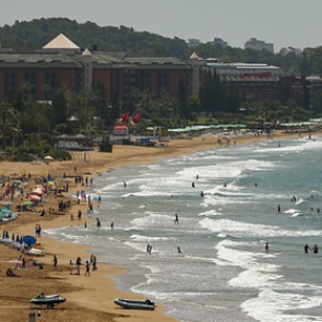 Россиянам назвали самые популярные зарубежные направления для отпуска в августе