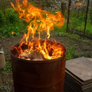 Сжигание мусора на даче