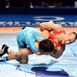 Россиянин Емелин завоевал бронзу в греко-римской борьбе на Олимпиаде