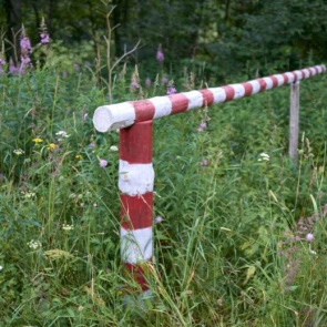 Должен ли я платить за шлагбаум, установленный во дворе многоквартирного дома, если у меня нет машины?