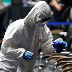 Прививки от коронавируса в США сделала половина населения