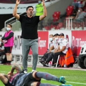 «Спартак» проиграл «Бенфике» и вылетел из Лиги чемпионов