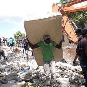 Число погибших во время землетрясения на Гаити увеличилось
