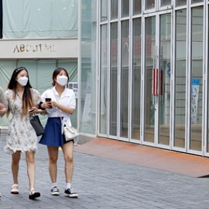 Жители Южной Кореи смирились с коронавирусом