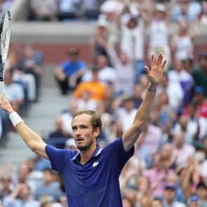 Россиянин Медведев обыграл Джоковича в финале US Open