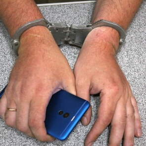 Полицейскими задержан ачинец, который нашел сотовый телефон в автобусе и присвоил его себе