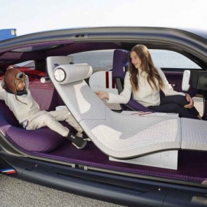 После смерти отца его вдова и несовершеннолетний сын унаследовали автомобиль. Может ли мать продать его?