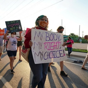 Суд в США восстановил действие закона об абортах в Техасе