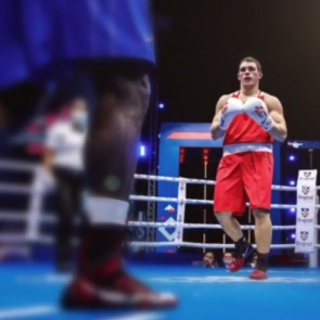 «Захватывающий бой с тяжелейшим соперником»: спортсмен из Минусинска вышел в финал чемпионата мира по боксу