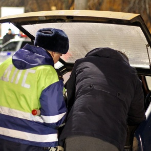 Госдума разрешила полицейским вскрывать автомобили граждан