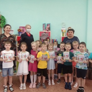 Госавтоинспекторы и дошколята стали участниками краш-теста по применению ремней безопасности