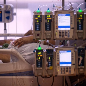 В США впервые умер пациент с омикрон-штаммом