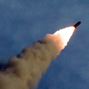 КНДР пустила две баллистические ракеты в сторону Японского моря