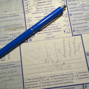 Виновник ДТП отказывается подписывать европротокол. Что делать?