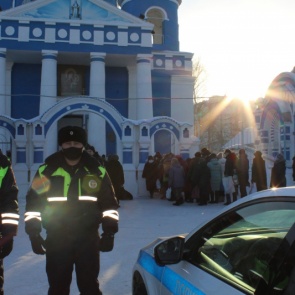 В Ачинске полицейские обеспечили охрану общественного порядка во время празднования Крещения Господня