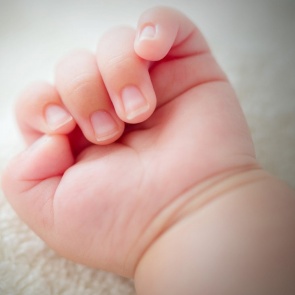 Ребенок с четырьмя руками и ногами родился в Индии