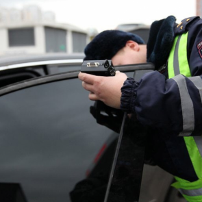 Дорожные полицейские напоминают об ответственности за чрезмерную тонировку