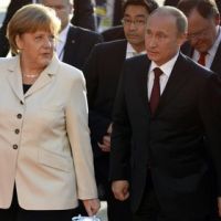 Меркель вступилась за некоммерческие организации в России