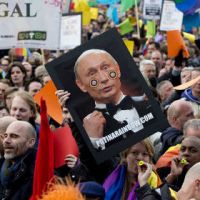 Путин опроверг дискриминацию геев в России